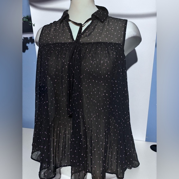 LC Lauren Conrad Tops - NWOT LC Lauren Conrad Blouse with Pink Dots for Layering